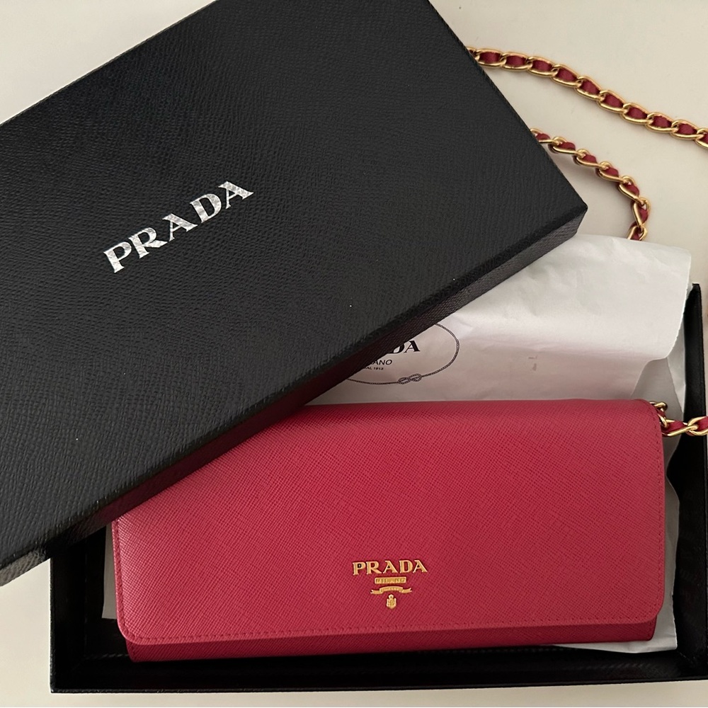 PRADA Pink wallet with chain NWT